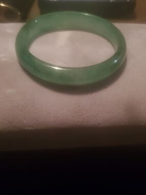 Translucent Green Jade-Style Bangle Bracelet for Women